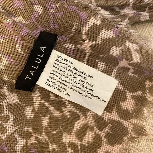 Aritzia Talula lightweight scarf - Picture 2 of 4
